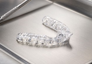 Clear nightguard for teeth grinding