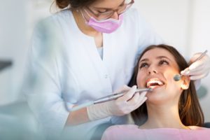 Dentist diagnosing dental emergencies